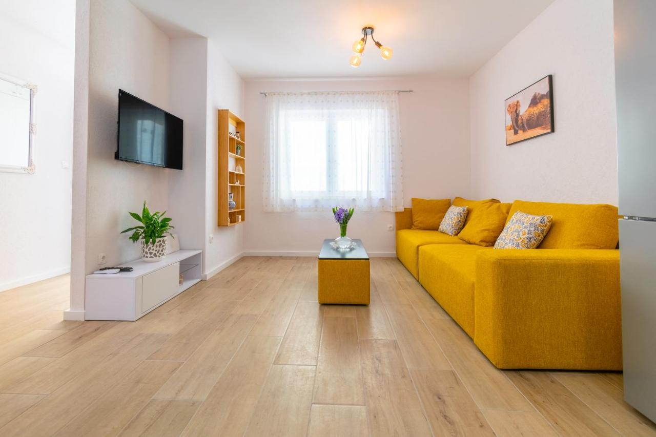City Apartment 4 & 6 Makarska Bagian luar foto