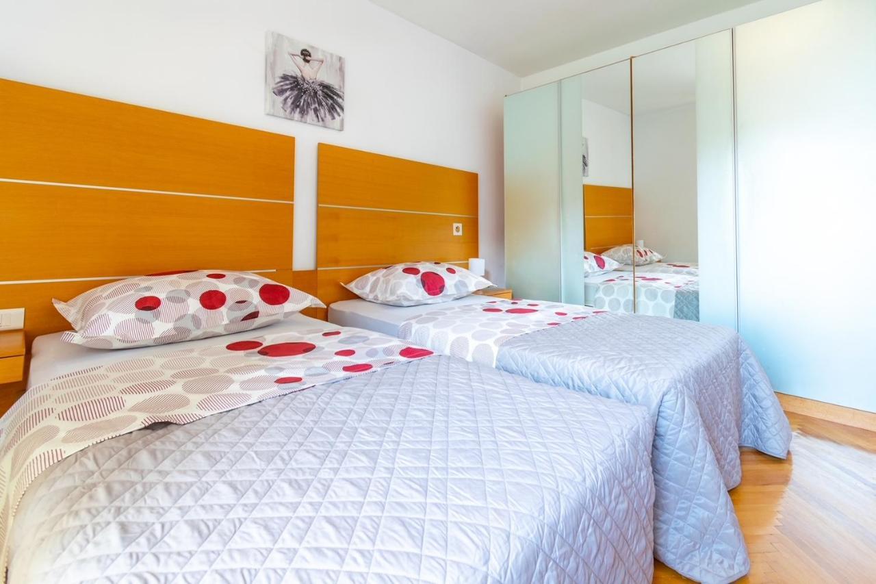 City Apartment 4 & 6 Makarska Bagian luar foto